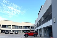 Hotel Royale IAH Airport North Houston I-45