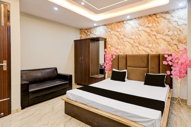 Hotel O Radhe Palace 