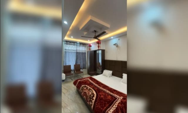 Hotel O Radhe Palace 