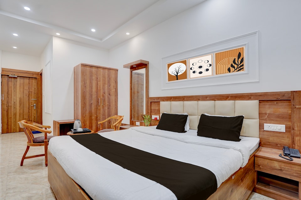 Townhouse Awleshpur Crossway Varanasi Formerly Ganga Vatika, Lanka, Varanasi