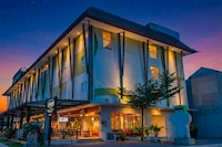 Palette Hotel near Padma