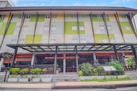 Palette Hotel near Padma