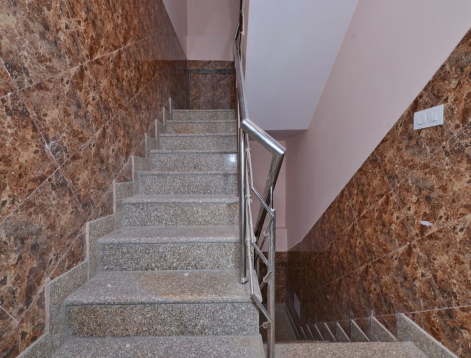 Collection O Hotel DLF Phase-4 , Huda 2, Gurgaon