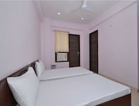 Collection O Hotel DLF Phase-4 