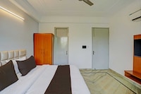 COLLECTION O HOTEL DLF PHASE-4 MG ROAD