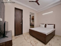Collection O Hotel DLF Phase-4 