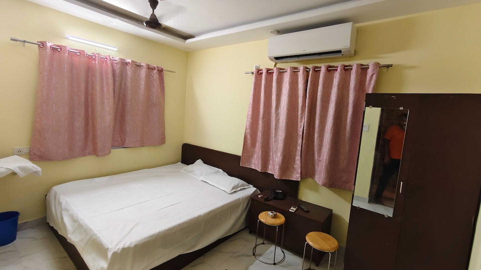 POP 84106E Hotel OLove Birds Hotel, Rajarhat Kolkata, Kolkata