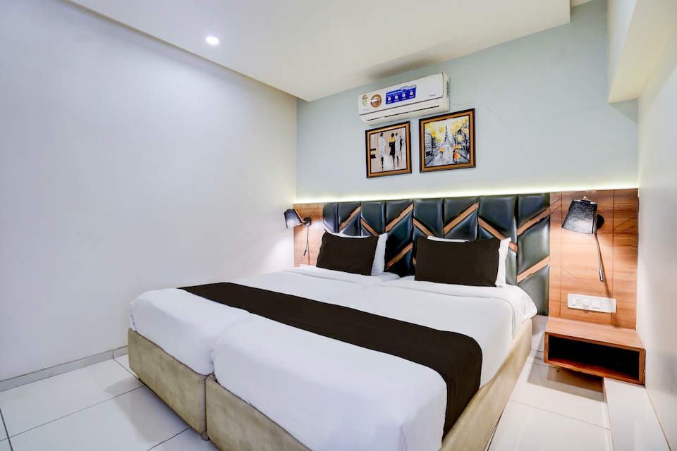 Townhouse Vadodara Railway Junction Formerly Hotel Unique, Sayajigunj Vadodara, Vadodara