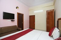 OYO Hotel Chandra Palace