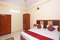 OYO Hotel Chandra Palace