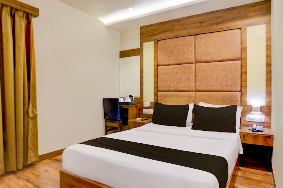 Super Townhouse LBS Road BKC Formerly Royal Palace, Mumbai International Airport, Mumbai