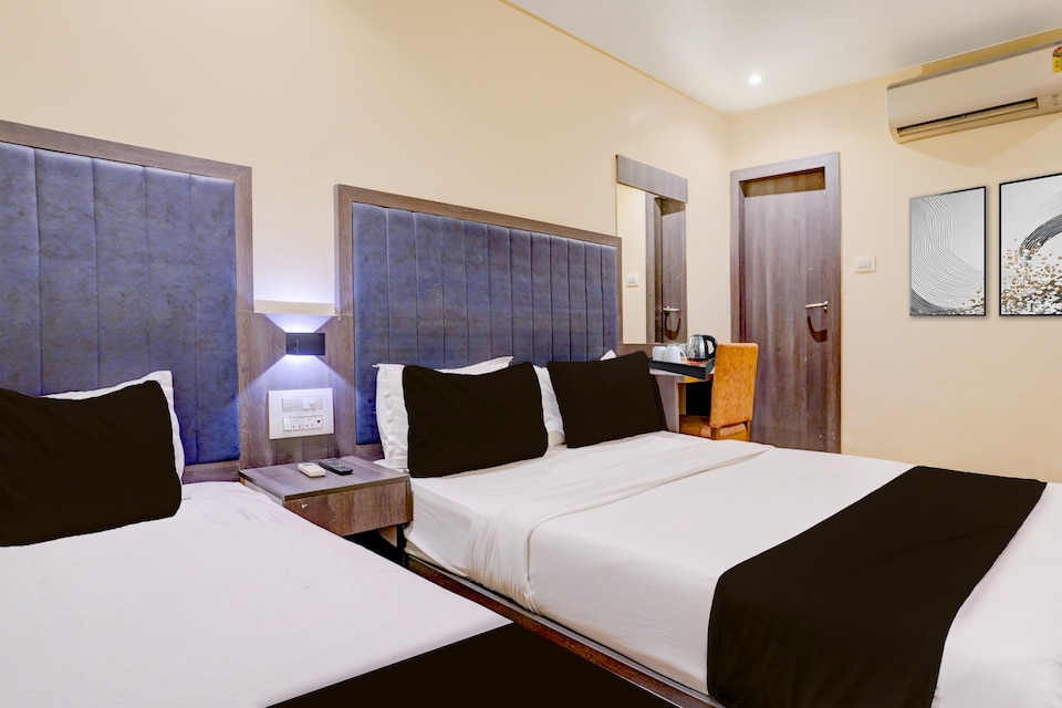 Super Townhouse LBS Road BKC Formerly Royal Palace, Mumbai International Airport, Mumbai