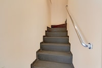 Super Townhouse LBS Road BKC Formerly Royal Palace