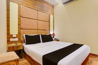 Super Townhouse LBS Road BKC Formerly Royal Palace