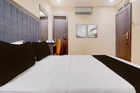 Super Townhouse LBS Road BKC Formerly Royal Palace