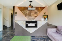 Super Townhouse LBS Road BKC Formerly Royal Palace