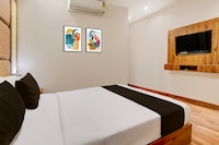 Super Townhouse LBS Road BKC Formerly Royal Palace