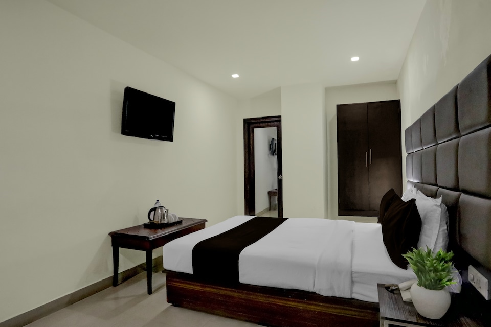 Super Hotel O Swagath Inn, MG Road Vijayawada, Vijayawada