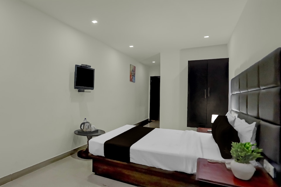 Super Hotel O Swagath Inn, MG Road Vijayawada, Vijayawada