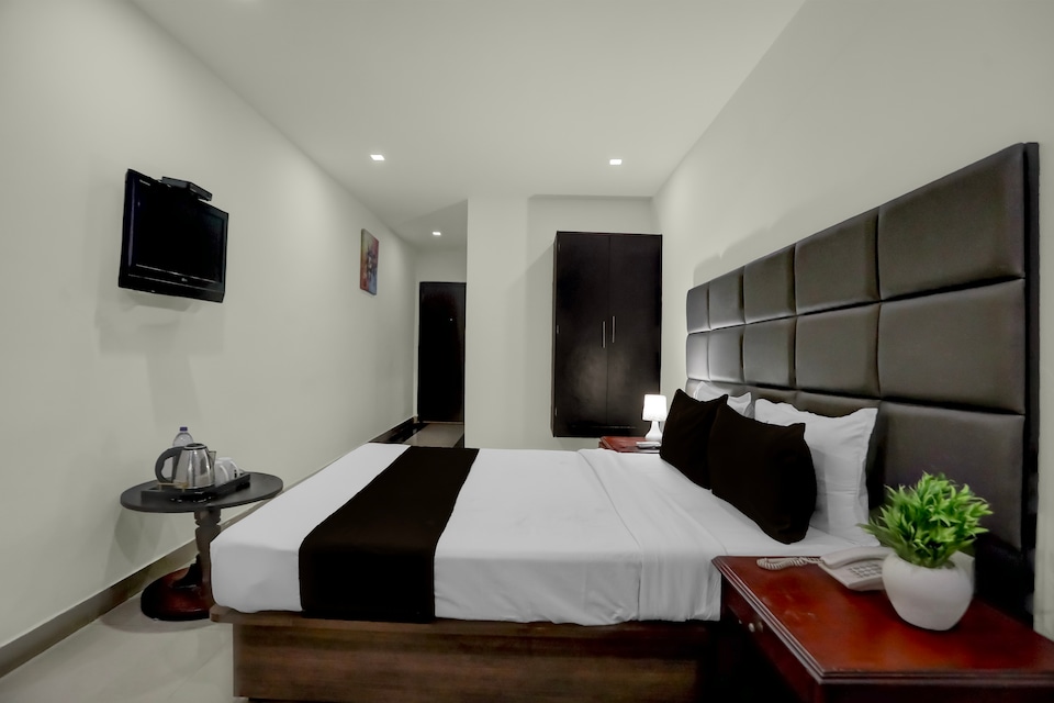 Super Hotel O Swagath Inn, MG Road Vijayawada, Vijayawada