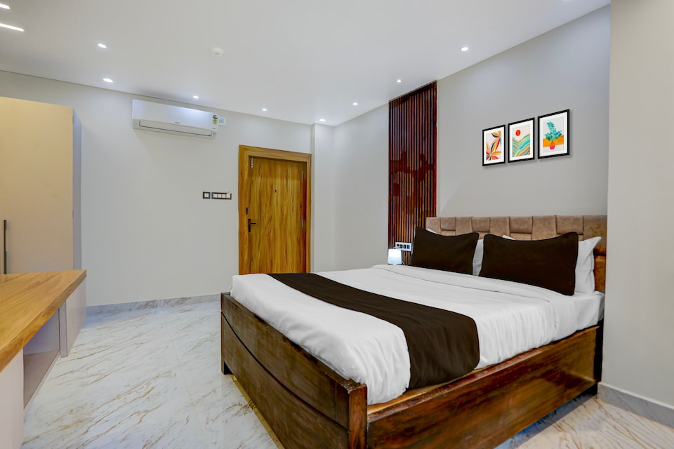 Super Townhouse Puri Bypass Crossway Formerly Hotel Pratee Heights, Khandagiri Bhubaneswar, Bhubaneswar