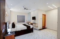 Super Townhouse Puri Bypass Crossway Formerly Hotel Pratee Heights