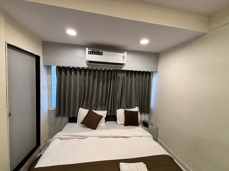 POP 84110F Hotel O B N Inn, Ashram Road Ahmedabad, Ahmedabad