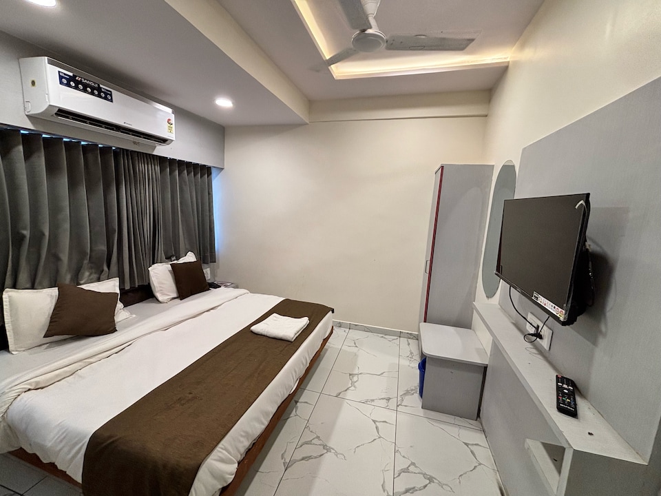 POP 84110F Hotel O B N Inn, Ashram Road Ahmedabad, Ahmedabad