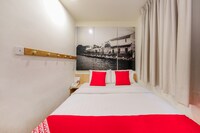 OYO 324 Johnshun Hotel