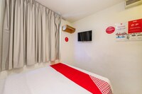OYO 324 Johnshun Hotel