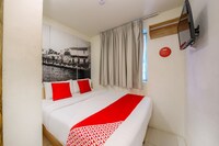 OYO 324 Johnshun Hotel