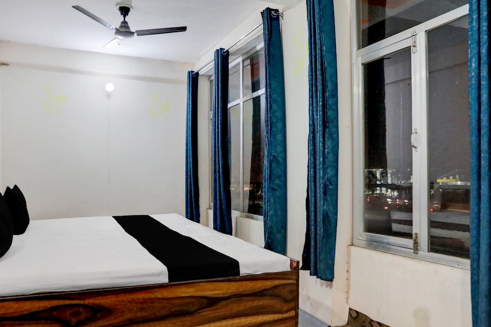 SPOT ON Pawan Restaurant & Dhabha , Mumfordganj Allahabad, Prayagraj