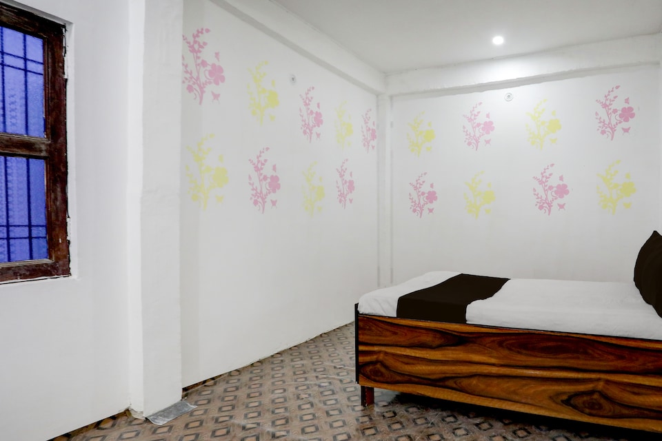 SPOT ON Pawan Restaurant & Dhabha , Mumfordganj Allahabad, Prayagraj