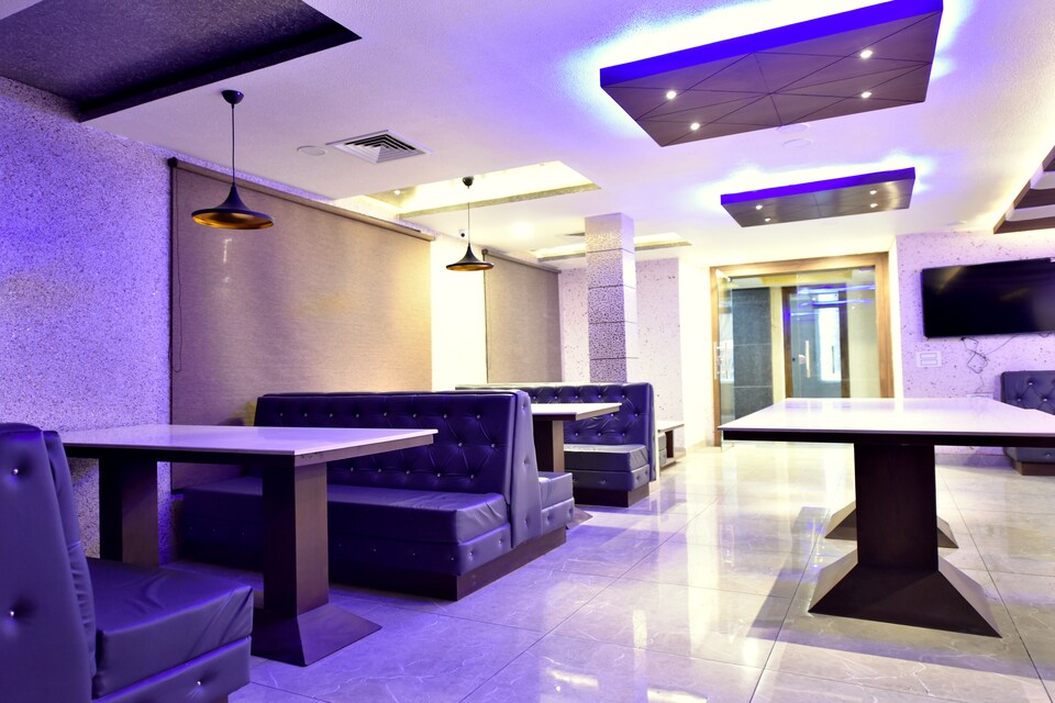 OYO 13217 S S International, Dalhousie, Dalhousie