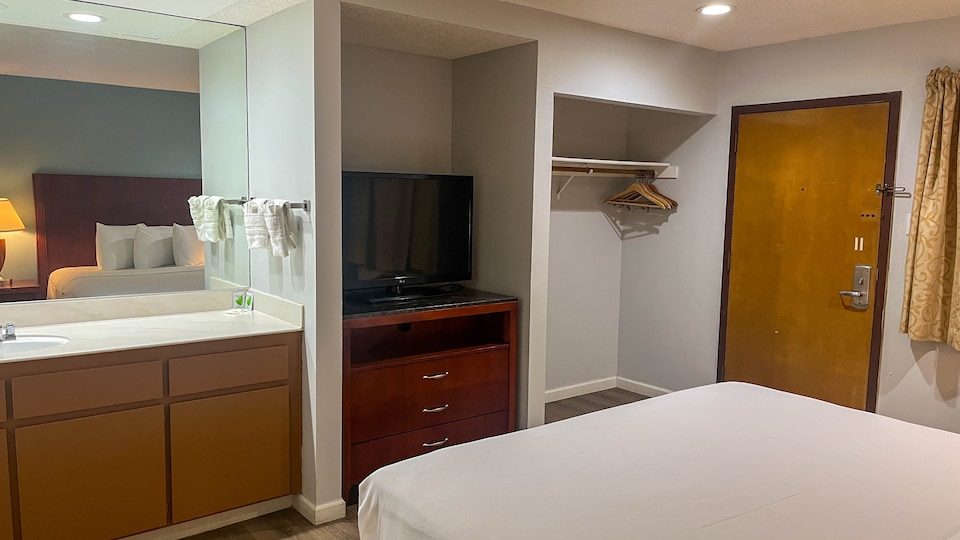 Studio 6 Green Tree Bvld, C92301, San Bernardino CA