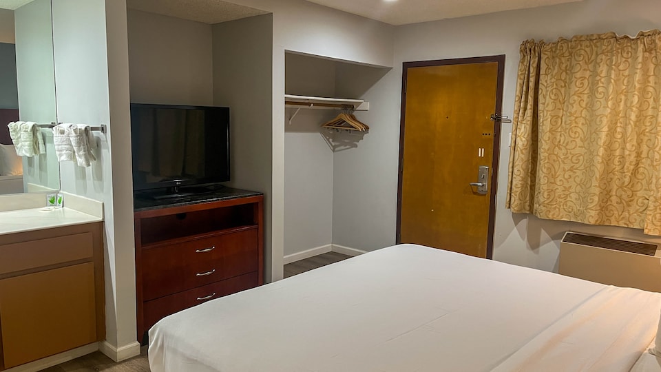 Studio 6 Victorville Green Tree Bvld, C92301, San Bernardino CA