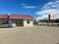 Big 12 Motel Broken Bow NE