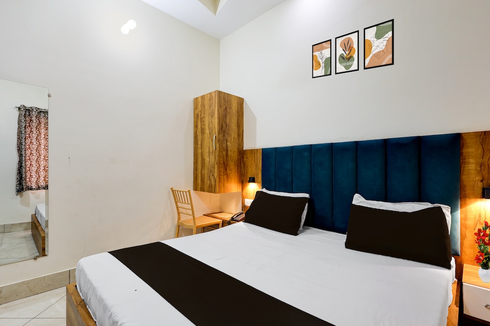 Collection O Ambedkar Chowk Formerly Hotel Paras Inn, Golden Temple Road Amritsar, Amritsar