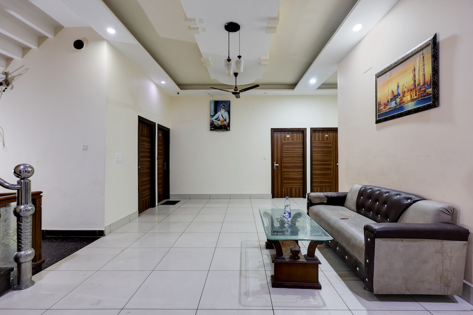 Collection O by OYO Ambedkar Chowk Formerly Hotel Paras Inn, Golden Temple Road Amritsar, Amritsar