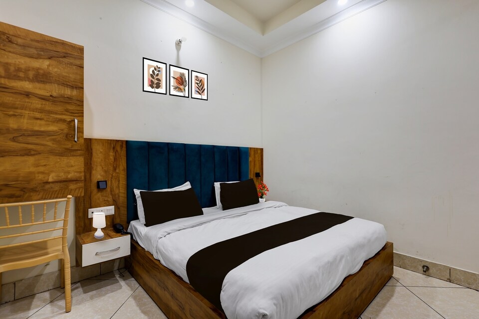 Collection O by OYO Ambedkar Chowk Formerly Hotel Paras Inn, Golden Temple Road Amritsar, Amritsar