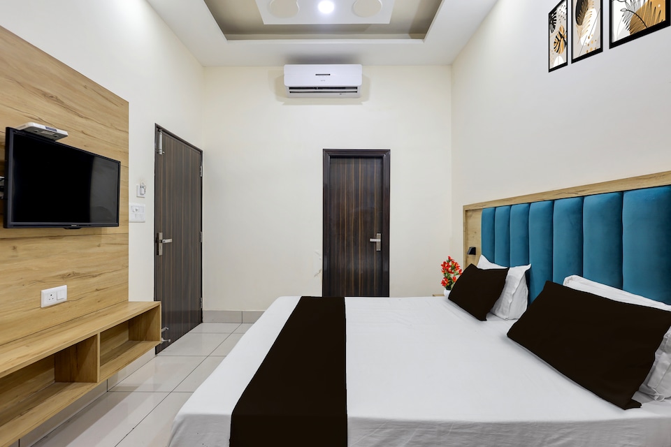 Collection O by OYO Ambedkar Chowk Formerly Hotel Paras Inn, Golden Temple Road Amritsar, Amritsar