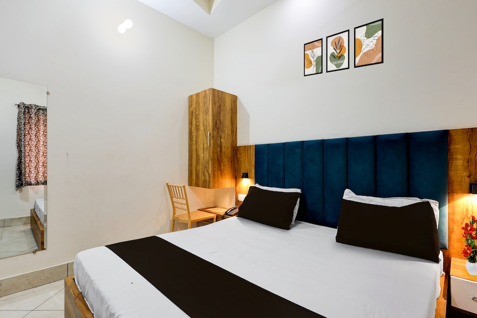 Collection O by OYO Ambedkar Chowk Formerly Hotel Paras Inn, Golden Temple Road Amritsar, Amritsar