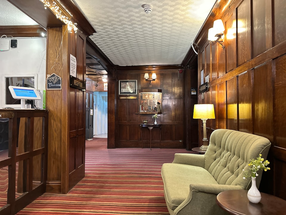 OYO Crown Hotel Stone, Stone (North England), Stone