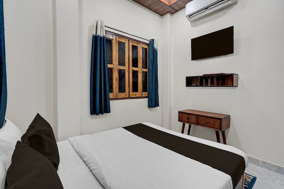 Hotel O Divyam Grand, Godowlia, Varanasi