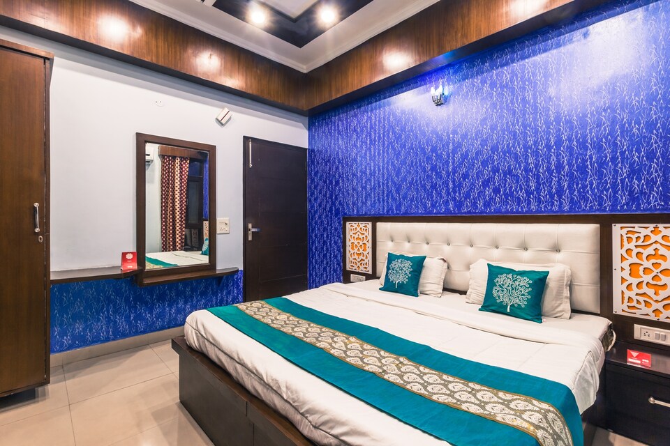 OYO 2558 Hotel R K Residency, Vaishali Kaushambi Metro, Ghaziabad