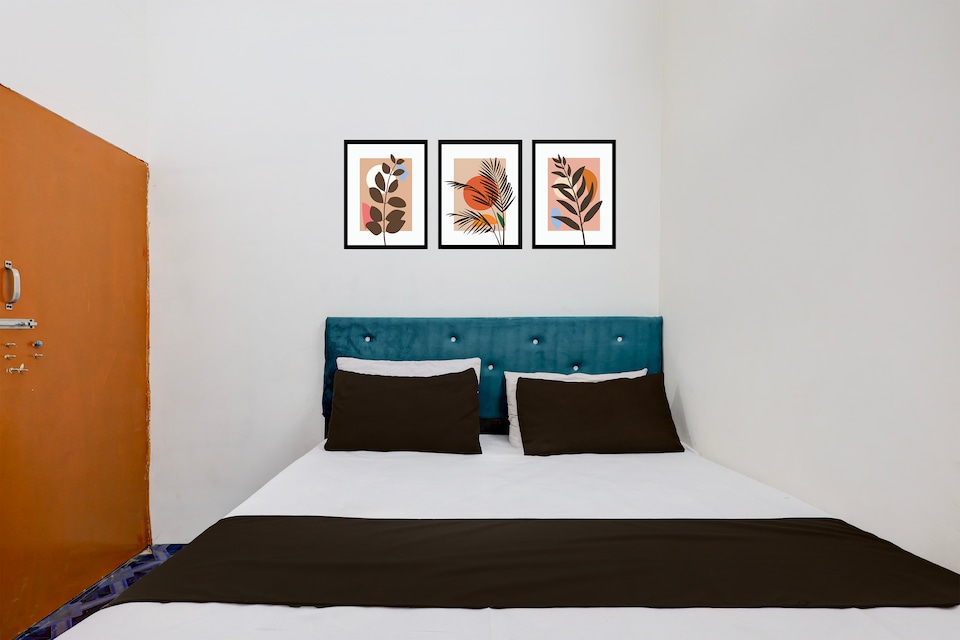 SPOT ON Vs Grand , Sitapur, Sitapur