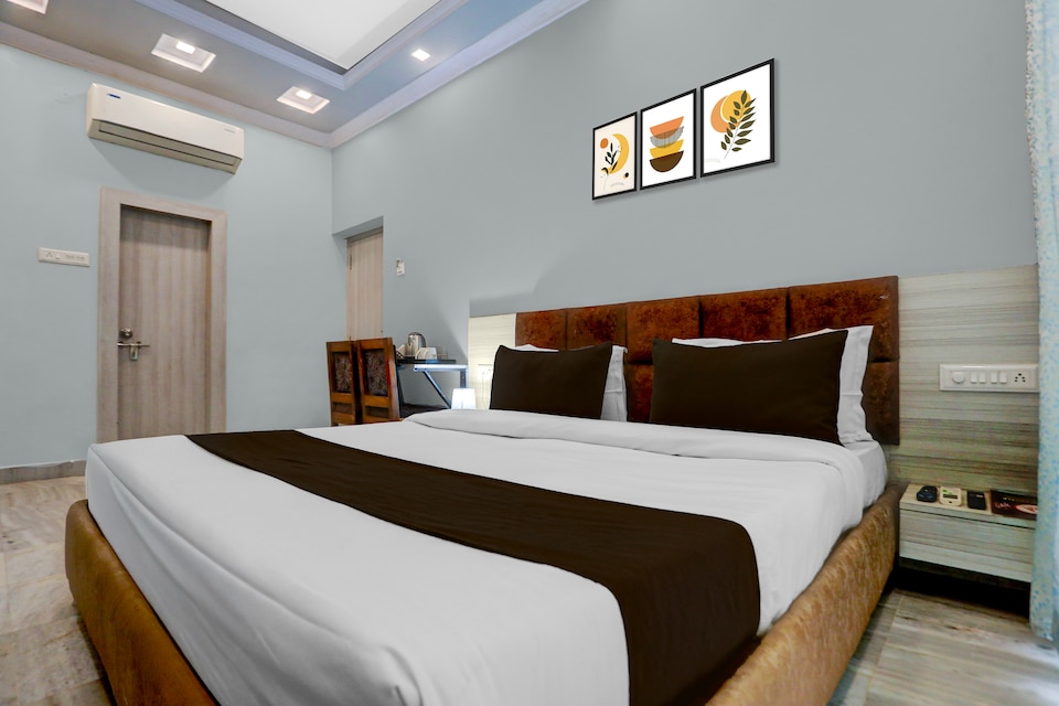 Townhouse HOTEL THE CASTLE , Firayalal, Ranchi