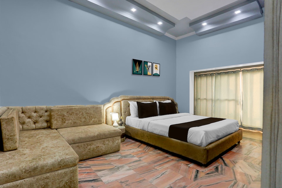 Townhouse HOTEL THE CASTLE , Firayalal, Ranchi