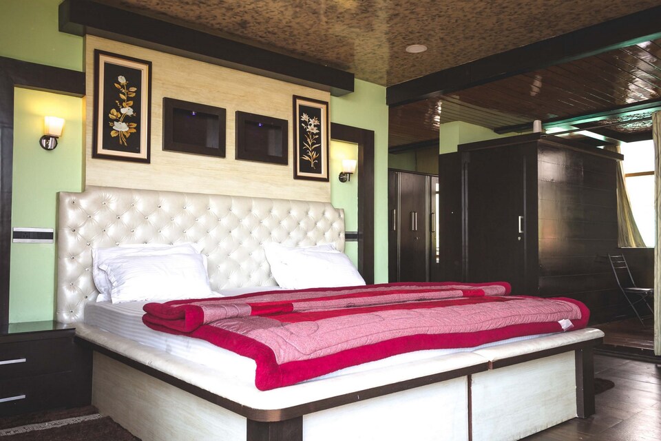 OYO 13229 Home Hill View with Pool, Dharamshala, Dharamshala