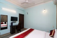 OYO The Golden Door Near Lotus Temple